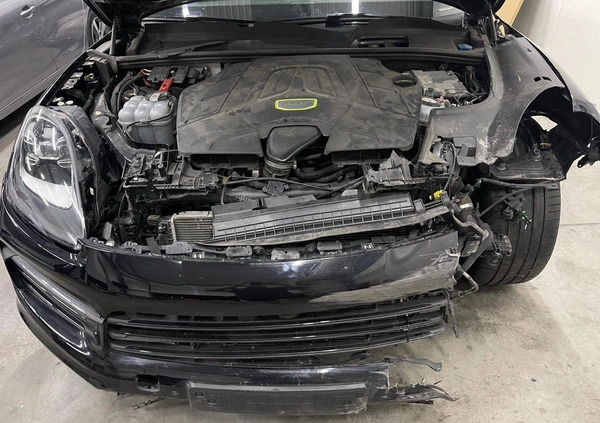 Porsche Cayenne cena 179000 przebieg: 85000, rok produkcji 2018 z Raszków małe 79